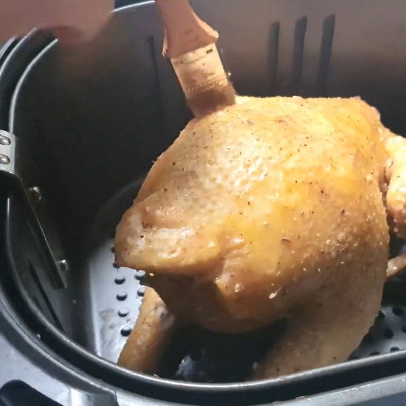 Bước 5 Nướng gà mật ong bằng nồi chiên không dầu (Lần 2 và 3) Nướng gà nguyên con bằng nồi chiên không dầu