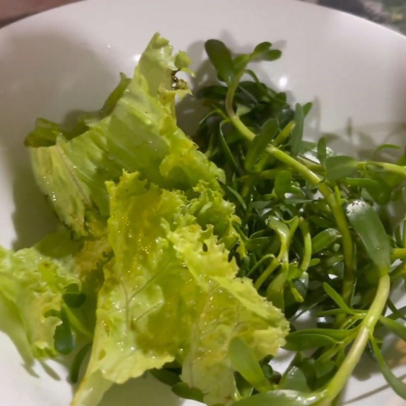 Bước 3 Ướp cá lóc và chuẩn bị rau ăn kèm Bánh canh cá lóc rau đắng