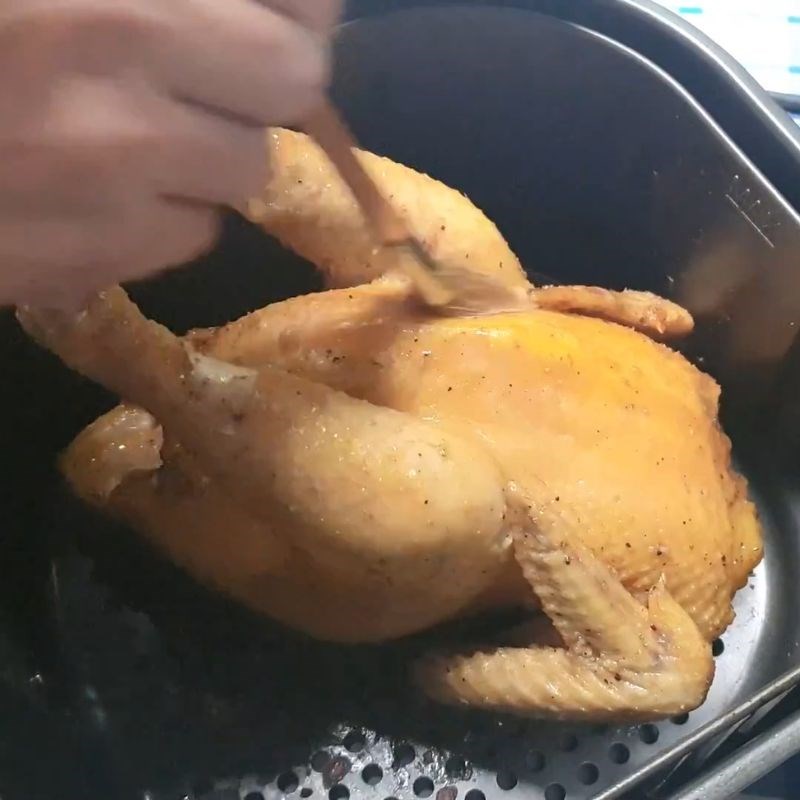 Bước 5 Nướng gà mật ong bằng nồi chiên không dầu (Lần 2 và 3) Nướng gà nguyên con bằng nồi chiên không dầu