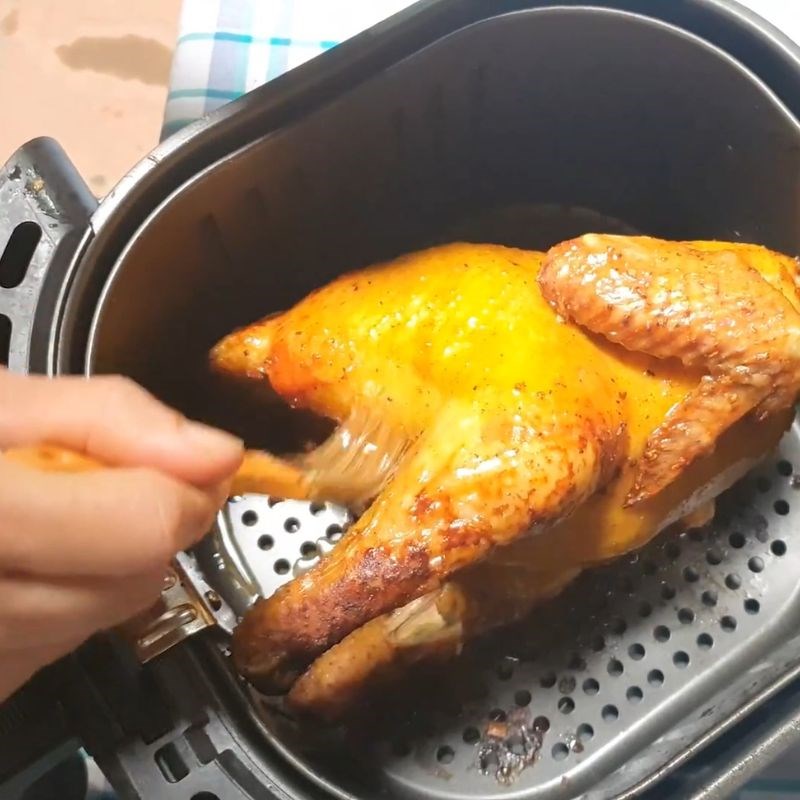 Bước 5 Nướng gà mật ong bằng nồi chiên không dầu (Lần 2 và 3) Nướng gà nguyên con bằng nồi chiên không dầu