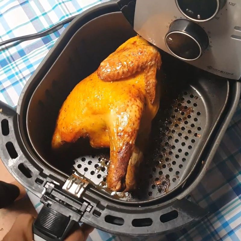 Bước 6 Thành phẩm Nướng gà nguyên con bằng nồi chiên không dầu