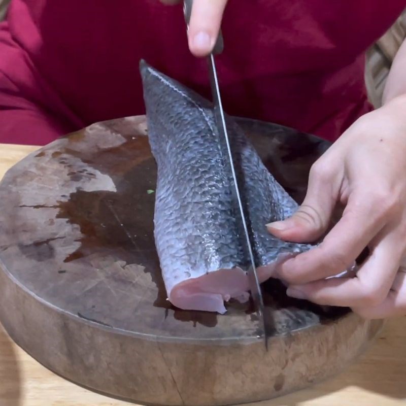Bước 1 Sơ chế cá lóc và xương heo Bánh canh cá lóc rau đắng