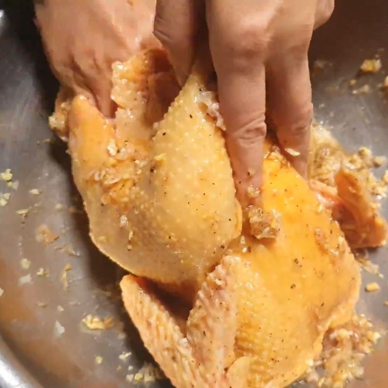 Bước 2 Cách ướp gà nướng nồi chiên không dầu chuẩn vị Nướng gà nguyên con bằng nồi chiên không dầu