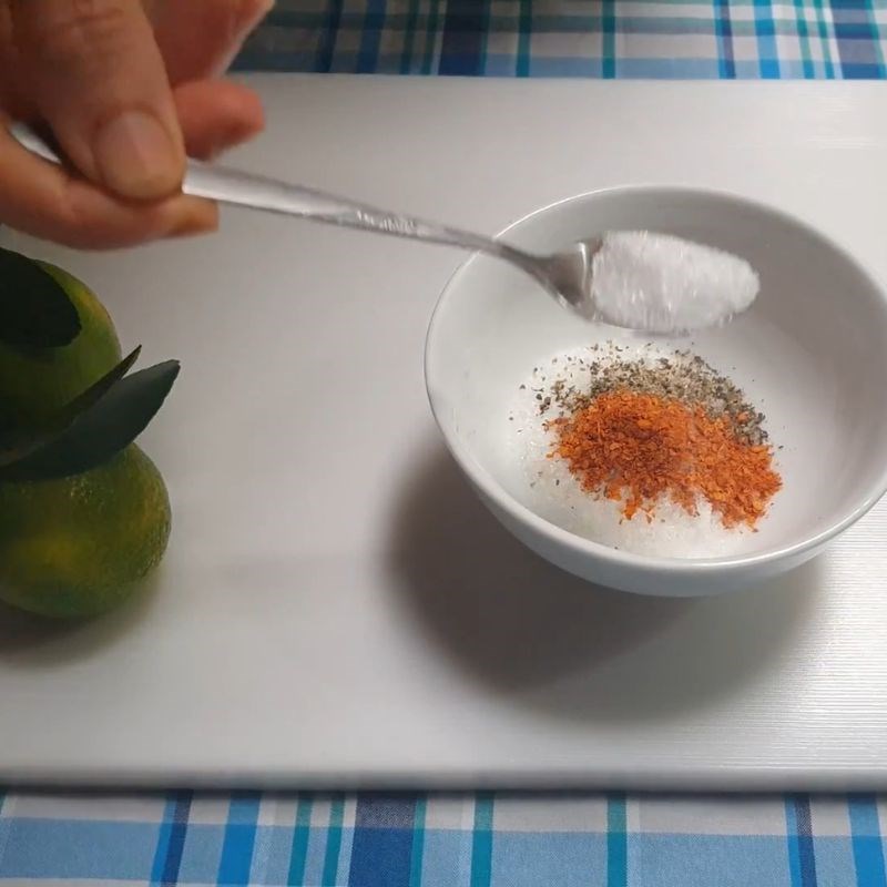 Bước 3 Pha nước chấm gà nướng ngon tuyệt Nướng gà nguyên con bằng nồi chiên không dầu