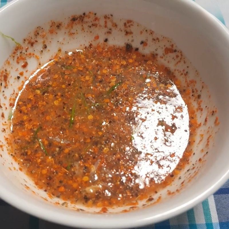 Bước 3 Pha nước chấm gà nướng ngon tuyệt Nướng gà nguyên con bằng nồi chiên không dầu