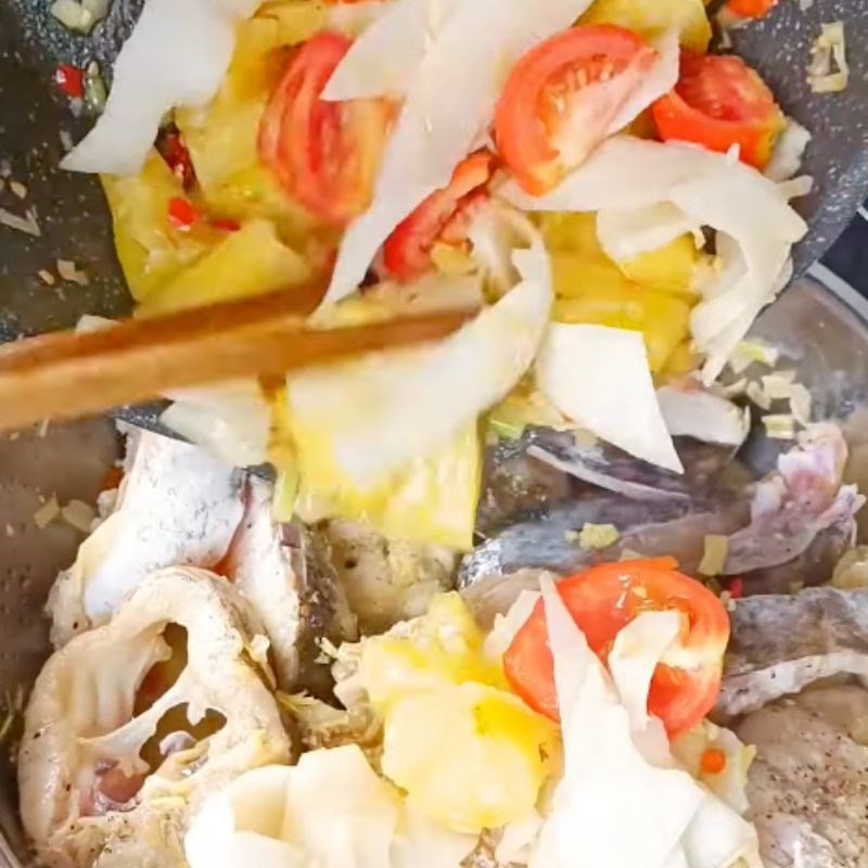 Bước 4 Nấu canh chua cá leo đậm đà Cá leo nấu canh chua