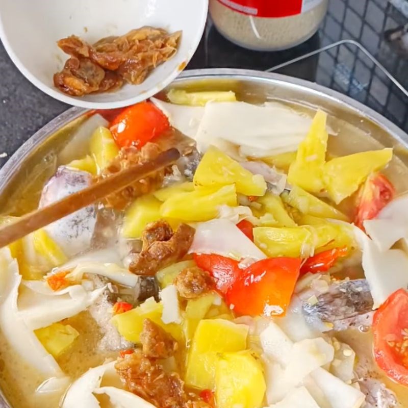 Bước 4 Nấu canh chua cá leo đậm đà Cá leo nấu canh chua