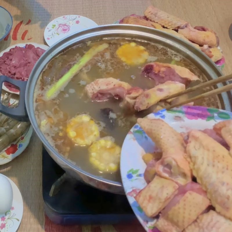 Bước 4 Bắt đầu thưởng thức lẩu gà thập cẩm Lẩu gà thập cẩm