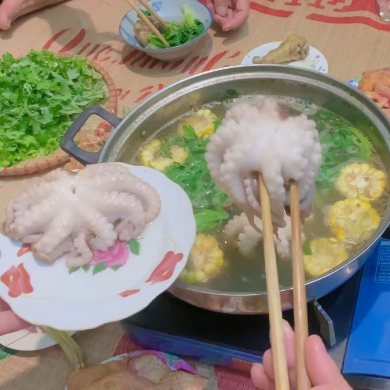 Bước 4 Bắt đầu thưởng thức lẩu gà thập cẩm Lẩu gà thập cẩm