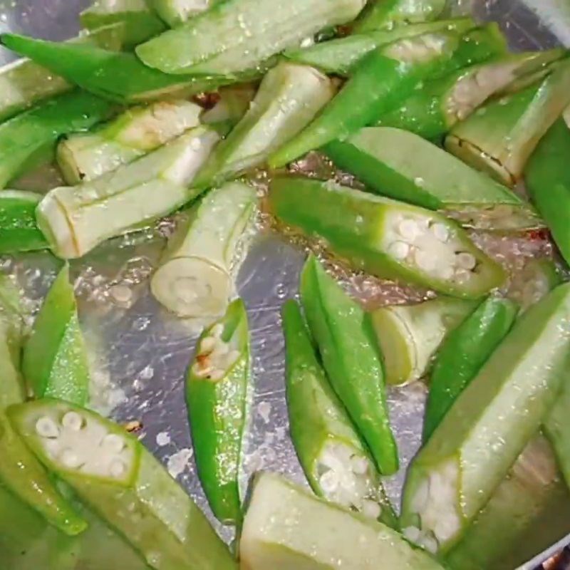 Bước 3 Bí quyết xào đậu bắp không nhớt với giấm Xào đậu bắp không nhớt