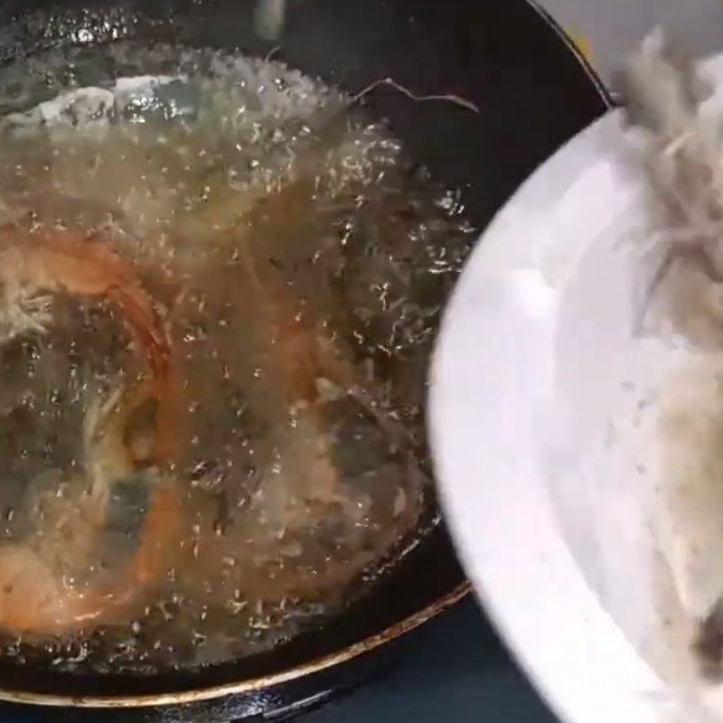 Bước 5 Cách làm tôm chiên bơ sả giòn rụm Tôm chiên sả