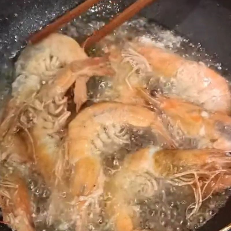 Bước 5 Cách làm tôm chiên bơ sả giòn rụm Tôm chiên sả