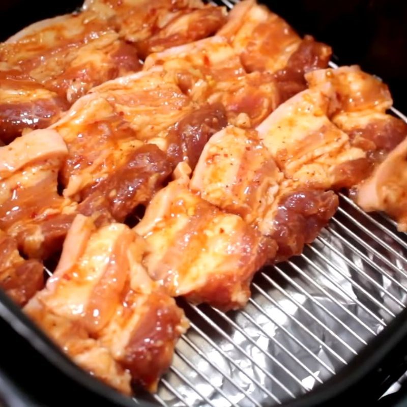 Bước 3 Cách nướng thịt ba chỉ bằng nồi chiên không dầu Nướng thịt ba chỉ bằng nồi chiên không dầu