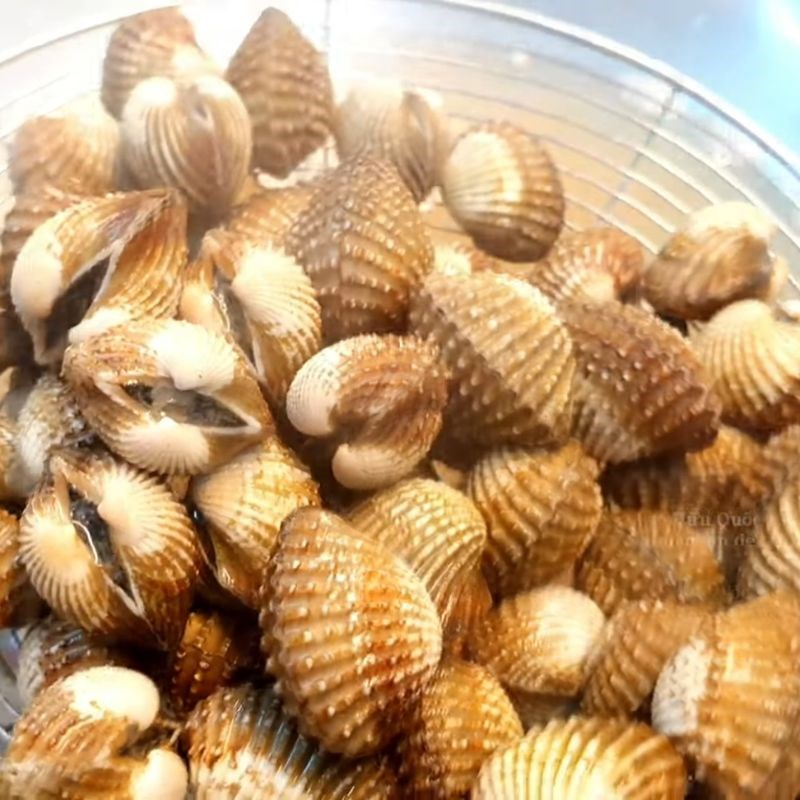 Bước 2 Chần sò huyết đúng cách Sò huyết rang muối ớt