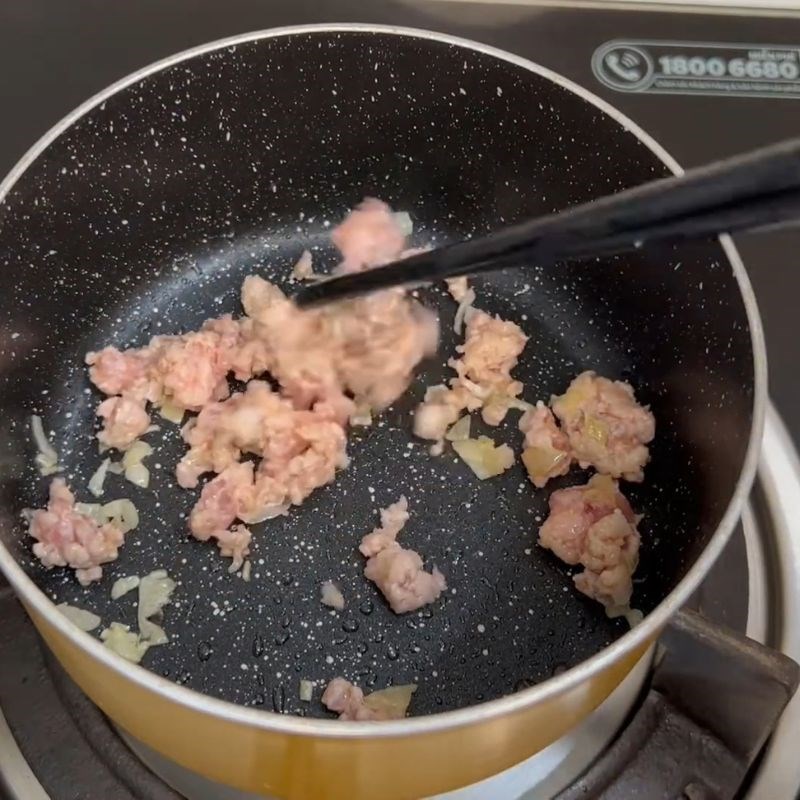 Bước 3 Chế biến bí đỏ và thịt bằm Cháo bí đỏ thịt bằm