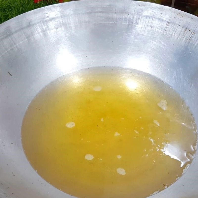 Bước 3 Chiên đậu phộng da cá giòn tan Đậu phộng da cá cốt dừa