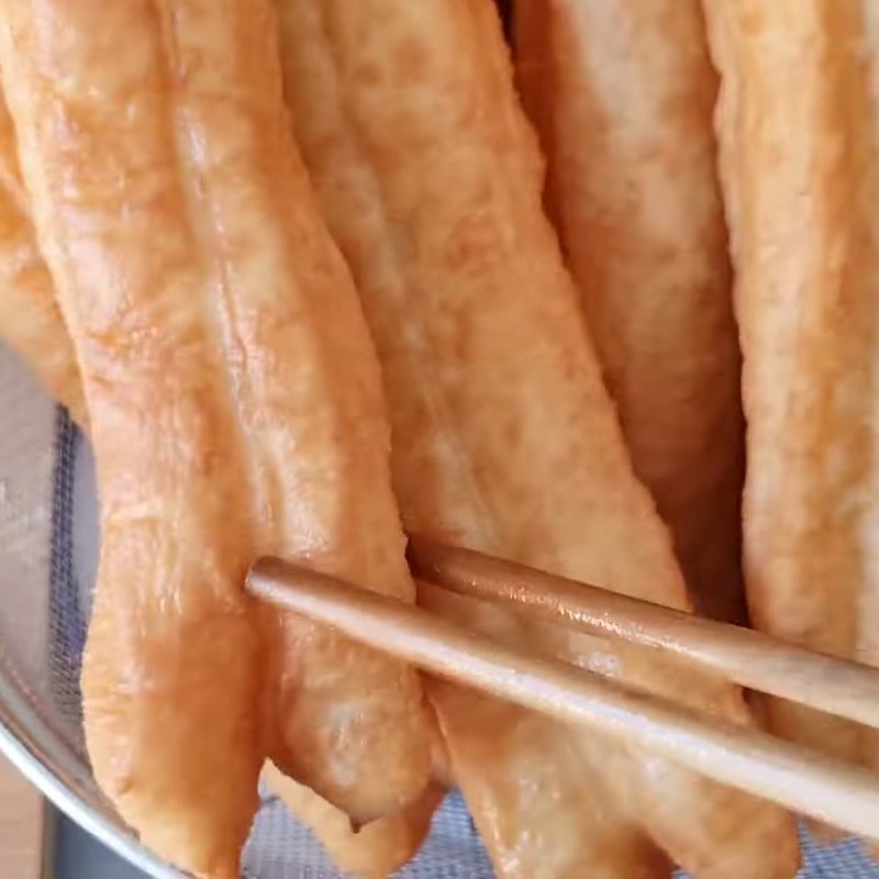 Bước 4 Chiên giò cháo quẩy giòn rụm Giò cháo quẩy