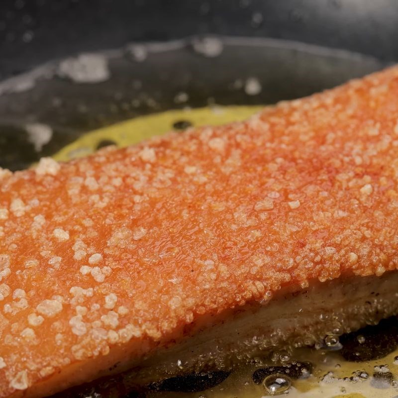 Bước 4 Chiên heo Heo quay chiên giòn