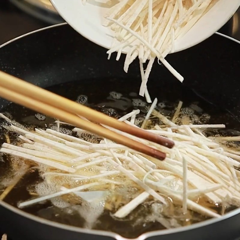 Bước 4 Chiên khoai môn giòn rụm Gỏi bò khoai môn