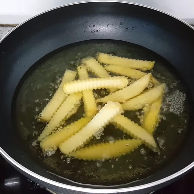 Bước 3 Chiên khoai tây giòn rụm ngon như KFC Khoai tây chiên KFC