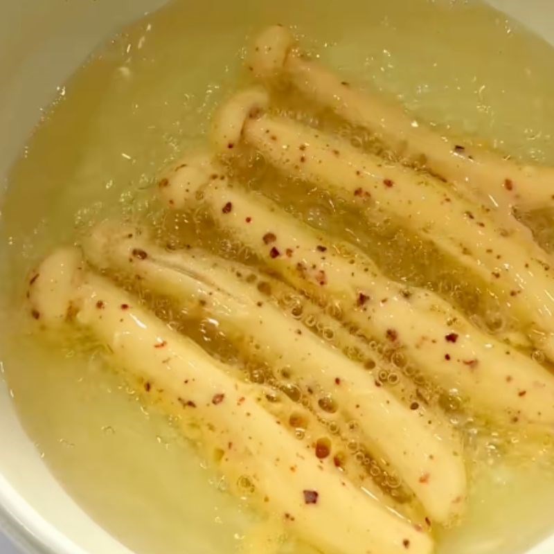 Bước 3 Chiên nấm ngập dầu giòn rụm Nấm hải sản chiên giòn