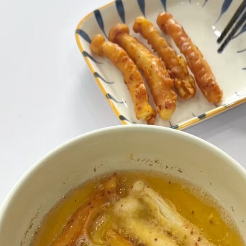 Bước 3 Chiên nấm ngập dầu giòn rụm Nấm hải sản chiên giòn