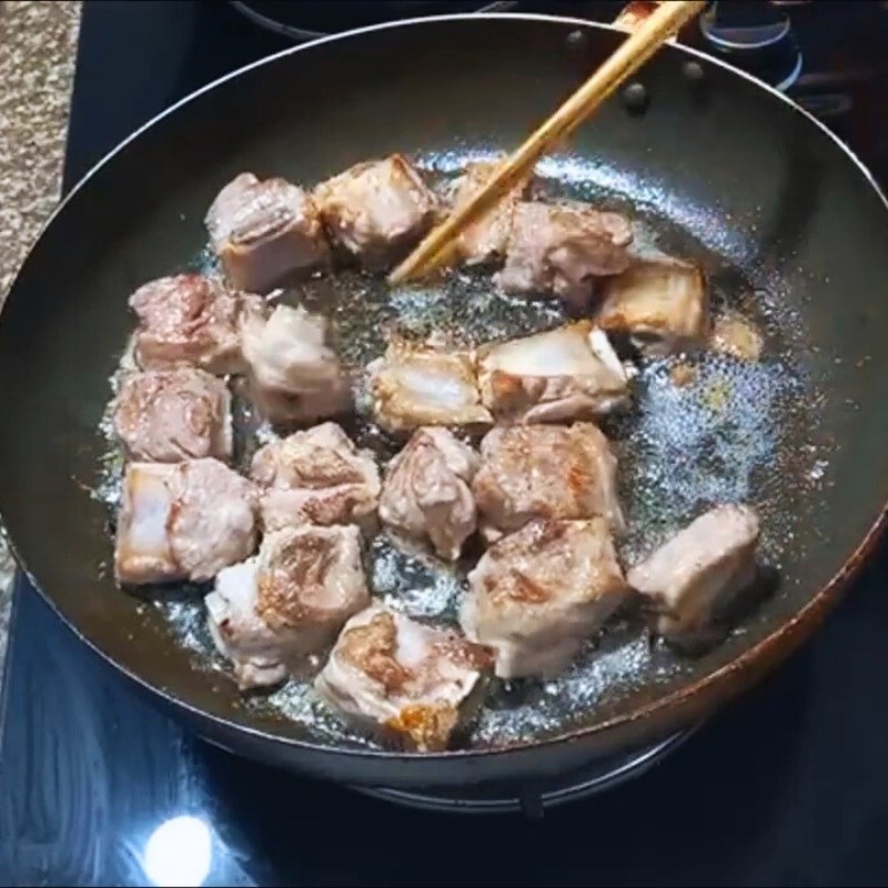 Bước 3 Chiên sơ sườn để tạo độ giòn Sườn xào chua ngọt cà chua