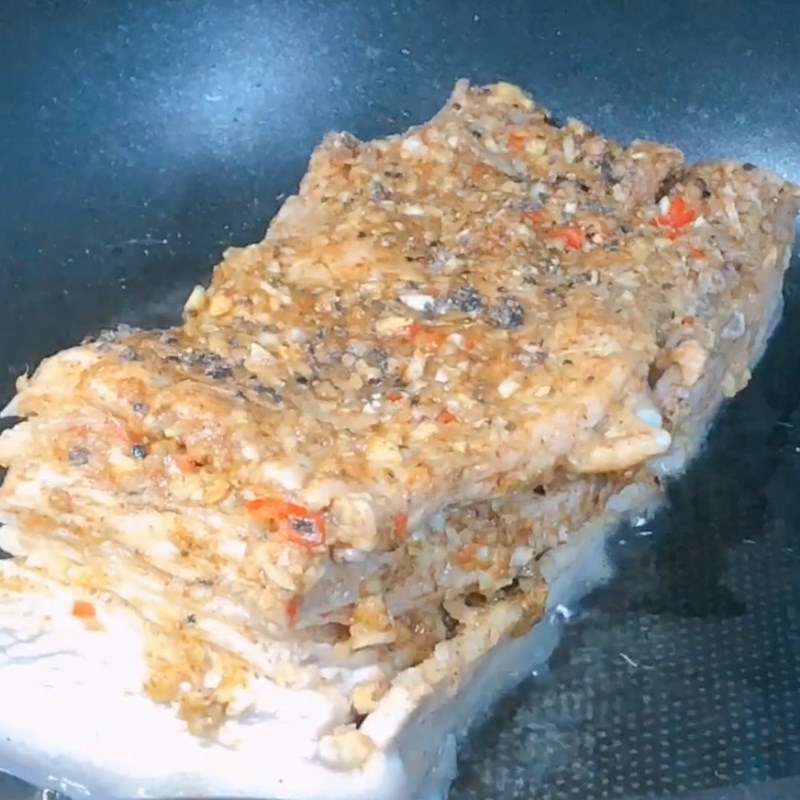 Bước 5 Chiên thịt ba chỉ ngũ vị hương Thịt rán ngũ vị hương