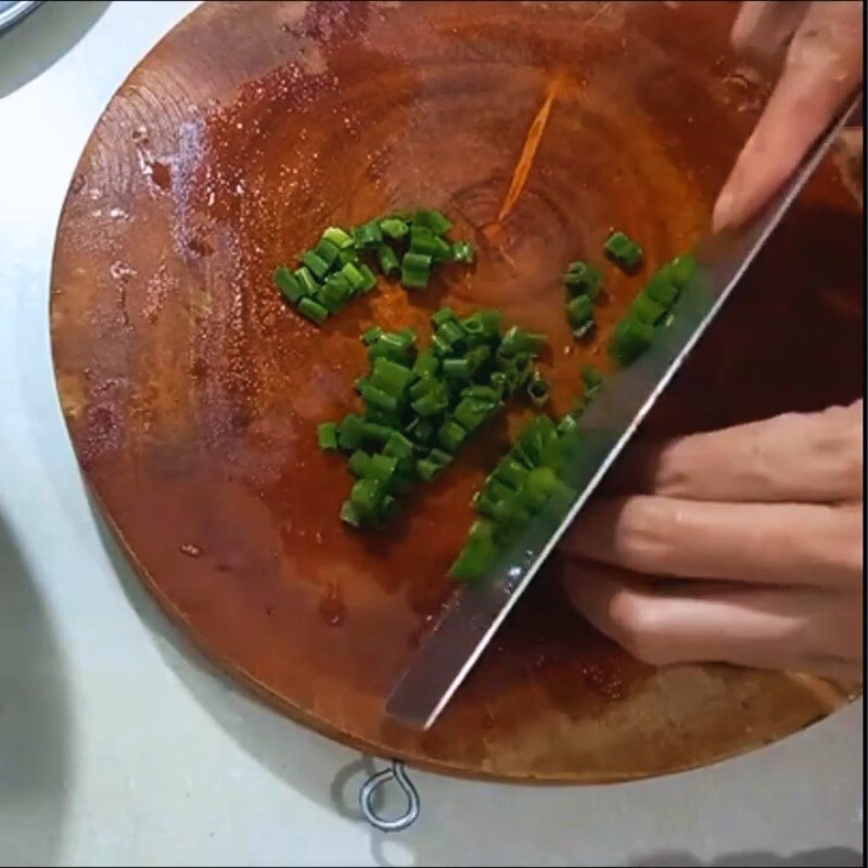 Bước 2 Chuẩn bị các nguyên liệu khác cho món sườn xào Sườn xào chua ngọt cà chua