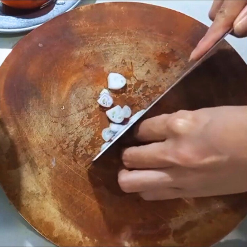 Bước 2 Chuẩn bị các nguyên liệu khác cho món sườn xào Sườn xào chua ngọt cà chua