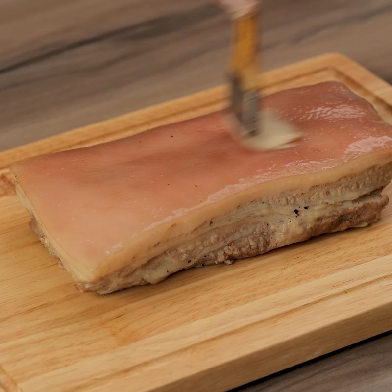 Bước 3 Chuẩn bị da heo giòn rụm trước khi chiên Heo quay chiên giòn