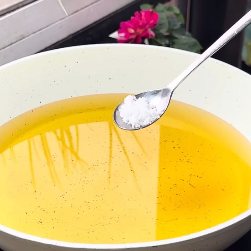 Bước 2 Chuẩn bị dầu Đậu rán giòn