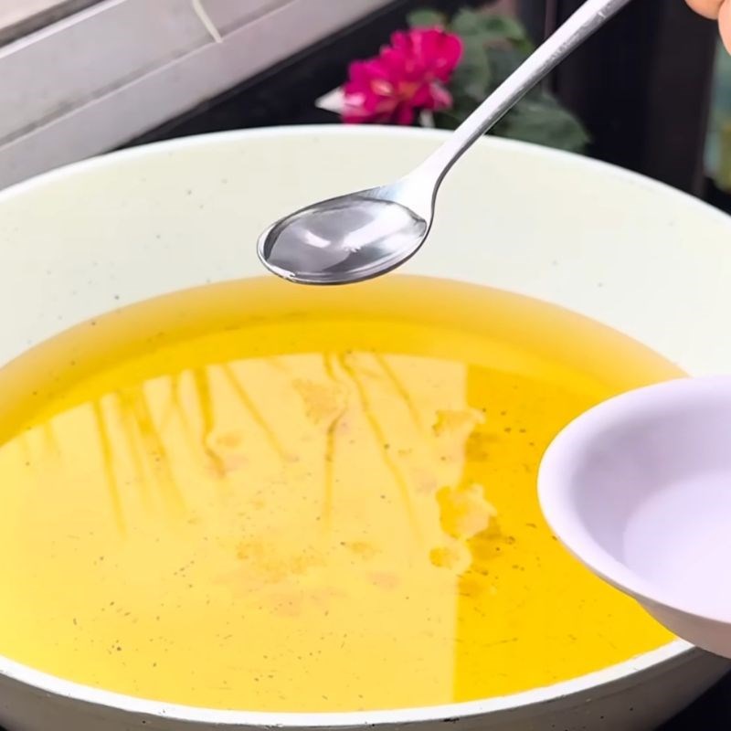 Bước 2 Chuẩn bị dầu Đậu rán giòn