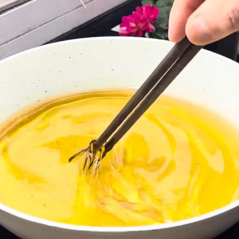 Bước 2 Chuẩn bị dầu Đậu rán giòn