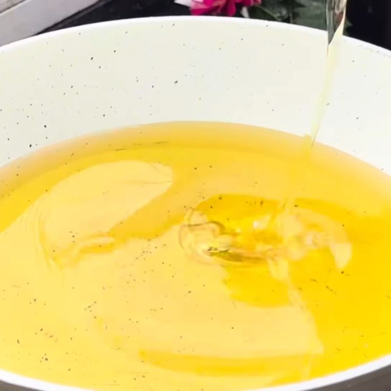 Bước 2 Chuẩn bị dầu Đậu rán giòn