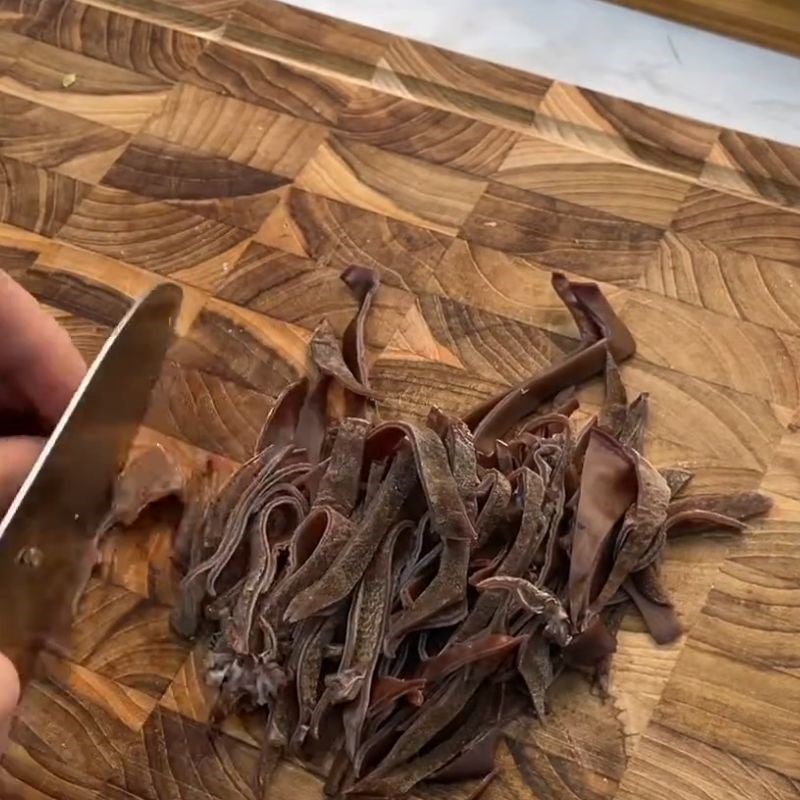 Bước 2 Chuẩn bị mộc nhĩ, nấm hương và hành lá Mướp đắng nhồi thịt hấp