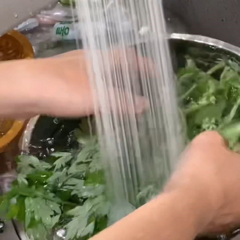 Bước 2 Chuẩn bị ngải cứu tươi và các loại thuốc bắc bồi bổ Gà hầm ngải cứu hạt sen