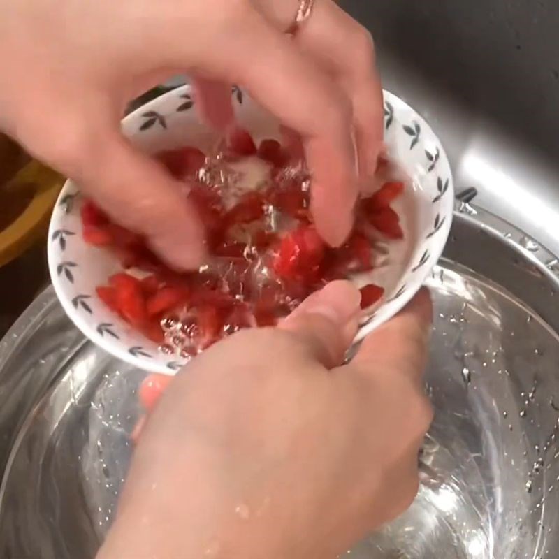 Bước 2 Chuẩn bị ngải cứu tươi và các loại thuốc bắc bồi bổ Gà hầm ngải cứu hạt sen