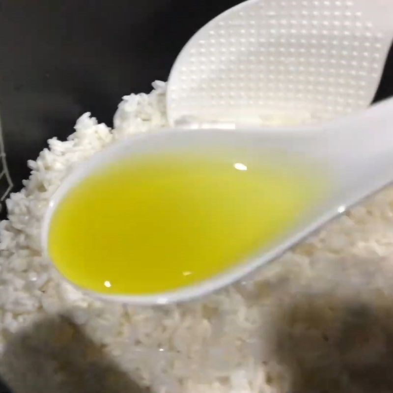 Bước 2 Chuẩn bị nồi và gia vị cho cơm nếp ngon Nấu cơm nếp bằng nồi cơm điện