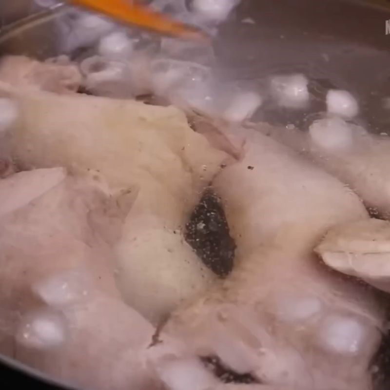 Bước 2 Chuẩn bị nước lèo phở gà trộn Phở gà trộn xì dầu