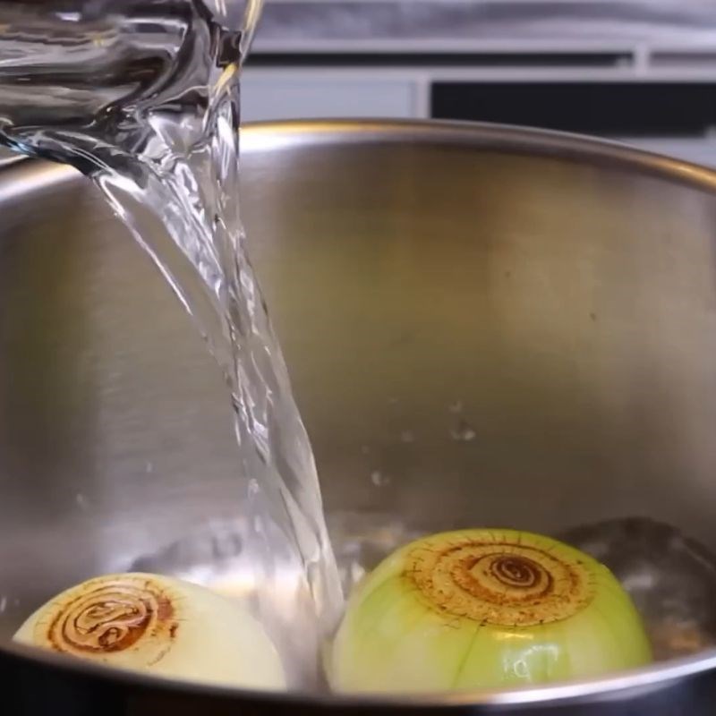 Bước 2 Chuẩn bị nước lèo phở gà trộn Phở gà trộn xì dầu