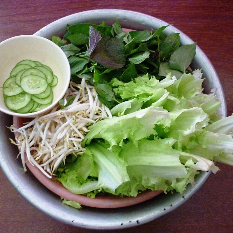 Bước 3 Chuẩn bị rau sống và pha nước chấm Cá mú hấp cuốn bánh tráng