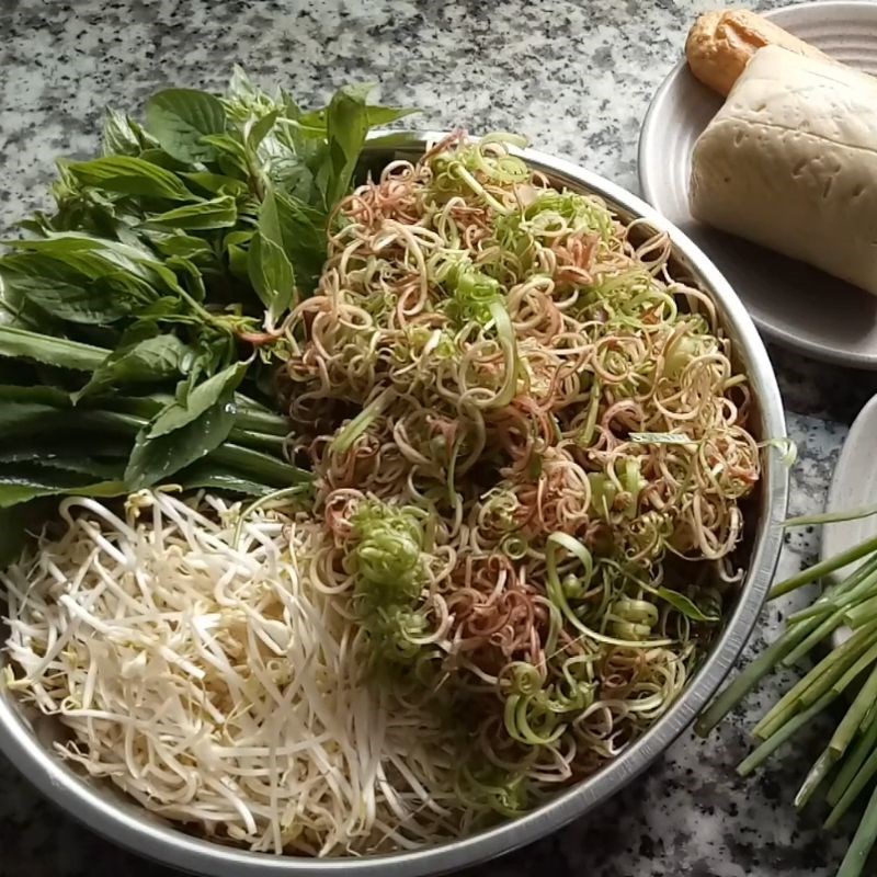 Bước 3 Chuẩn bị rau sống và topping ăn kèm bún bò Nấu bún bò bằng gói gia vị