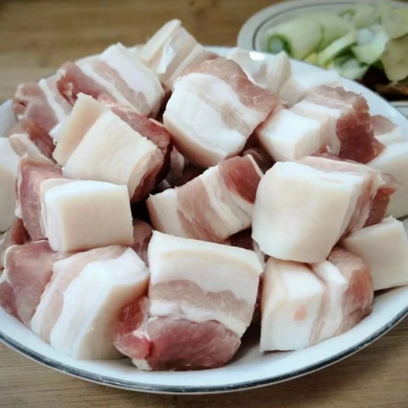 Bước 2 Chuẩn bị thịt ba chỉ và dưa chua Cá chép kho dưa