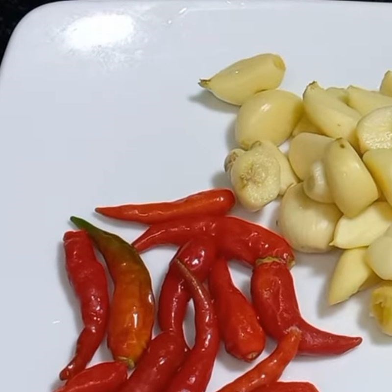 Bước 3 Chuẩn bị tỏi ớt cho mắm dưa gang Mắm dưa gang