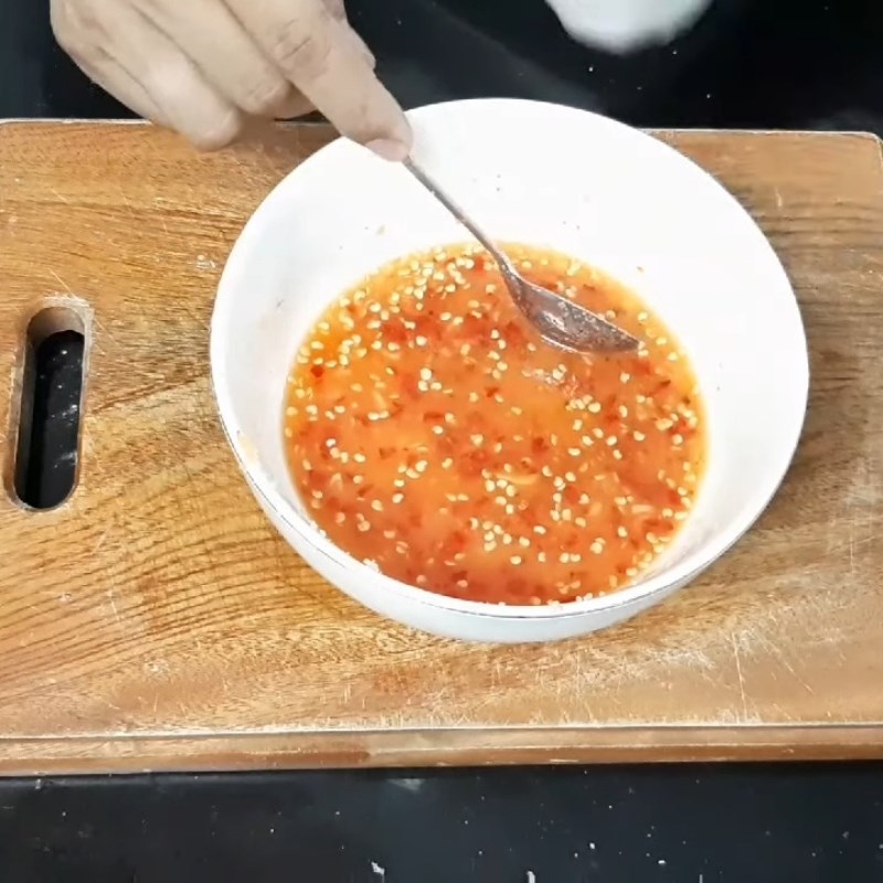 Bước 2 Chuẩn bị tỏi ớt và pha gia vị cơ bản Sốt chấm gà luộc cơ bản