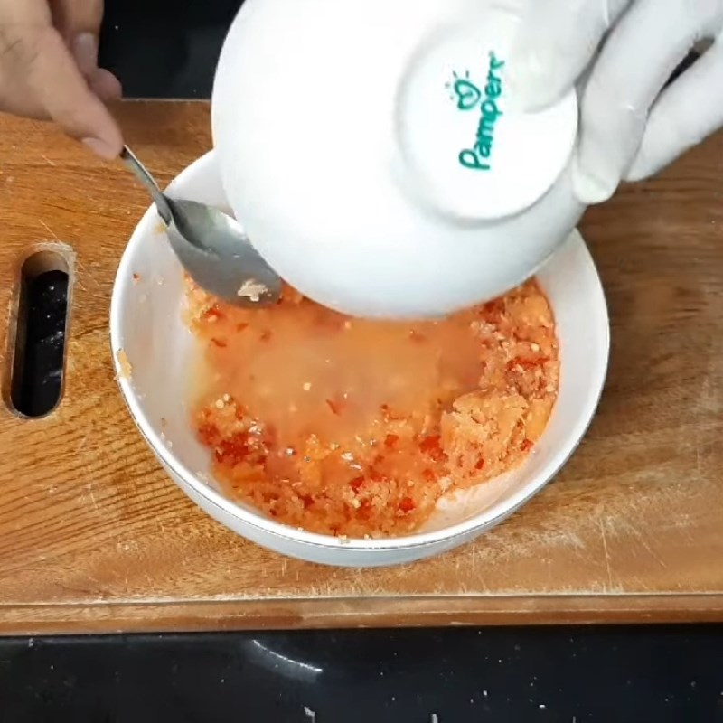 Bước 2 Chuẩn bị tỏi ớt và pha gia vị cơ bản Sốt chấm gà luộc cơ bản
