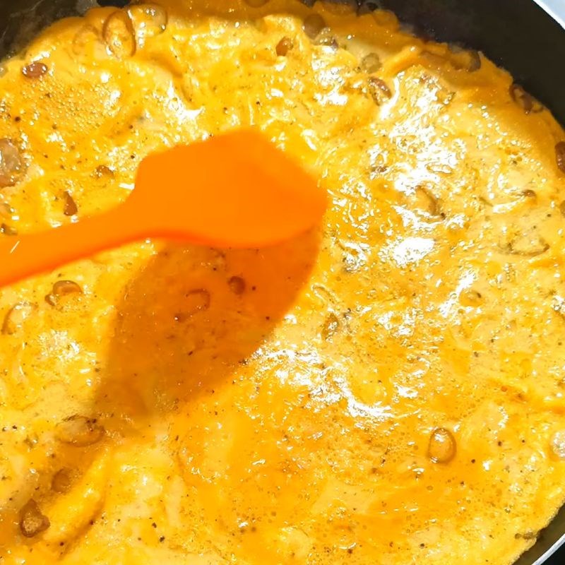 Bước 4 Đậy nắp và hoàn thành món trứng chiên mềm xốp Cách chiên trứng ngon