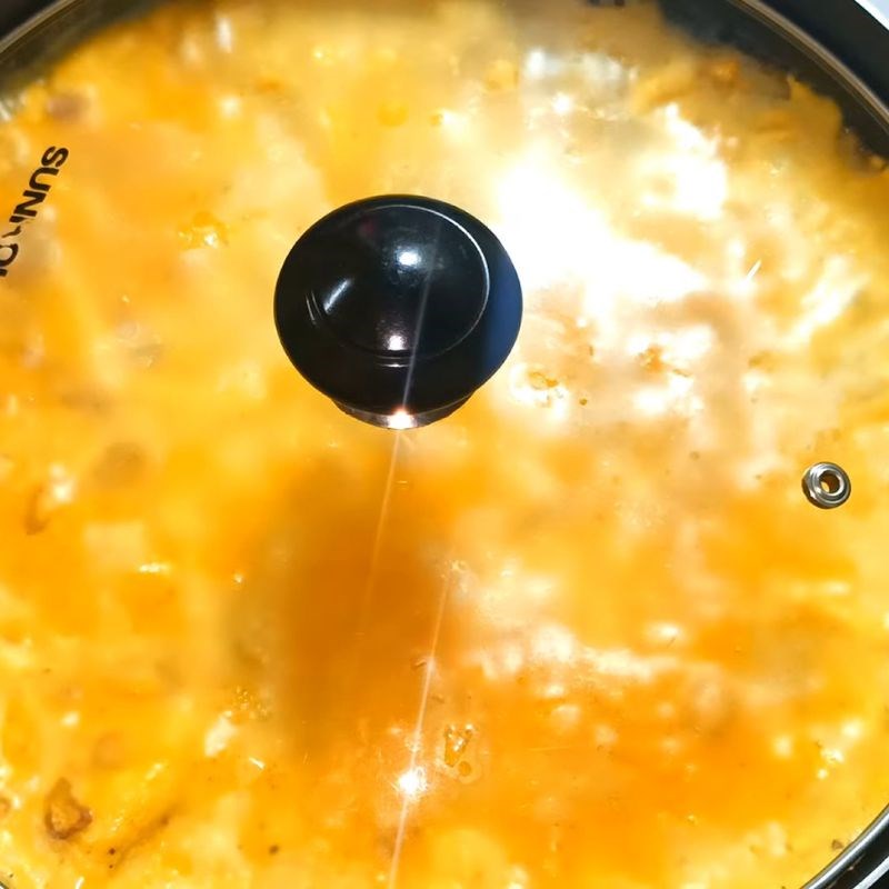 Bước 4 Đậy nắp và hoàn thành món trứng chiên mềm xốp Cách chiên trứng ngon