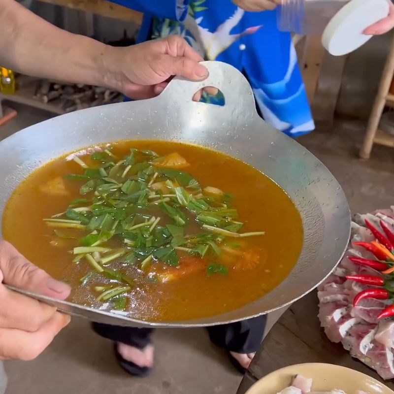 Bước 5 Dọn lẩu và thưởng thức Cá chép nấu lẩu thái